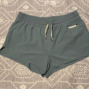 Vuori Clementine Athletic Shorts - size L